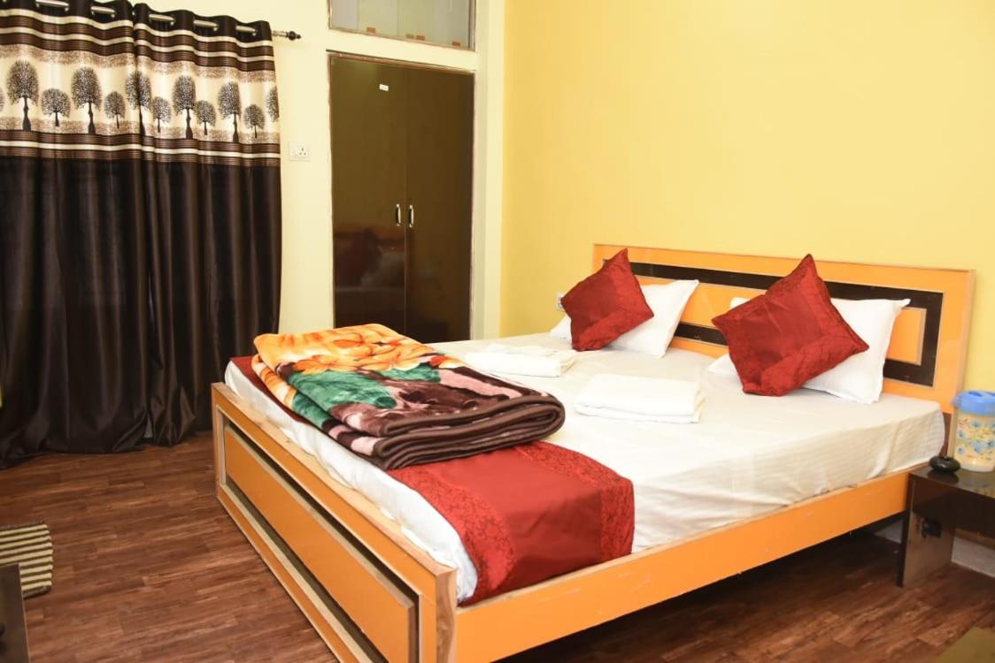Varanasi Paradise Buitenkant foto