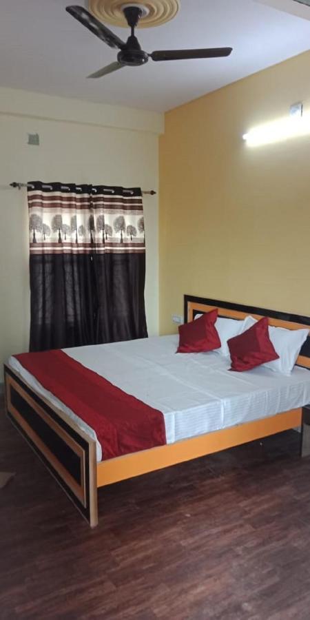 Varanasi Paradise Buitenkant foto